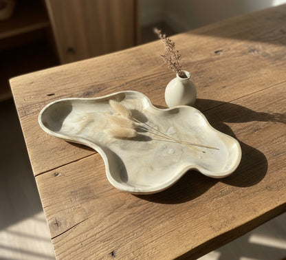 Marble wavy decoratif tray. Handmade. Home decor.