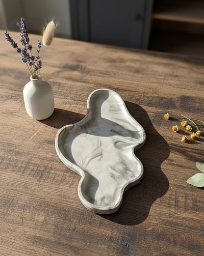 Marble wavy decoratif tray. Handmade. Home decor.
