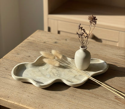 Marble wavy decoratif tray. Handmade. Home decor.