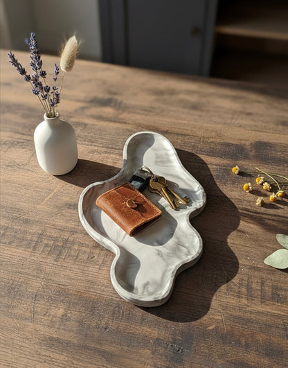 Marble wavy decoratif tray. Handmade. Home decor.