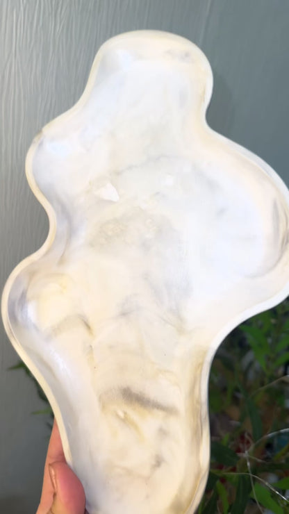 Marble wavy decoratif tray. Handmade. Home decor.
